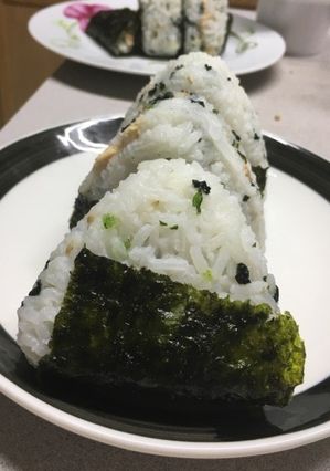 A picture of Fish Onigiri.