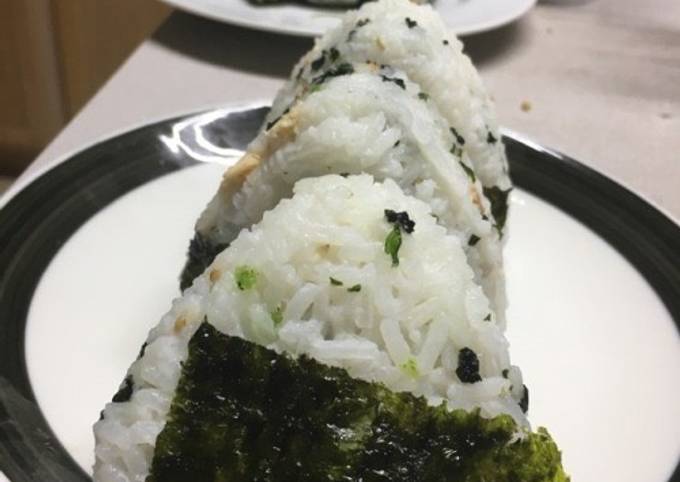 Tutorial Of Fish Onigiri Step by Step