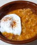 Sopa de ajo con embutido y huevo escalfado (Receta de conri)