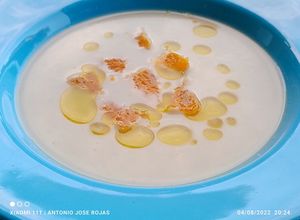 Una foto de Ajo blanco cordobés