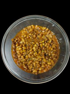 ખટ મીઠા મઠ (Sweet Sour Moth Beans Recipe In Gujarati) રેસીપી મુખ્ય ફોટો