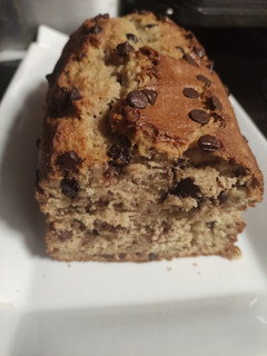 Una foto de Bizcocho de plátano, nueces y chocolate
