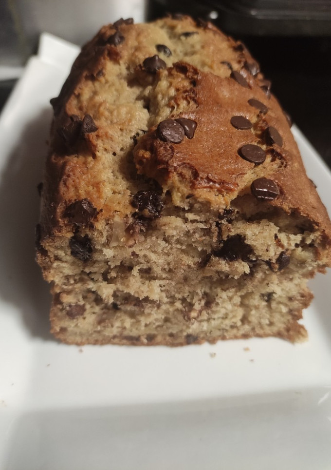 Una foto de Bizcocho de plátano, nueces y chocolate