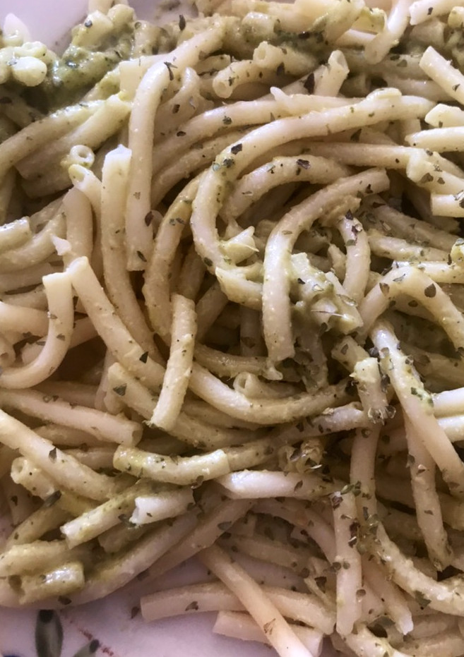 Una foto de Spaghetti al pesto (vegano)