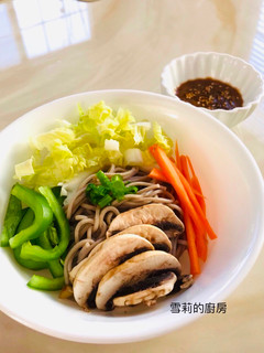 日式芝麻沙拉蕎麥麵《輕食》 的食譜成品照片