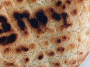 Una foto de arepa con carne molida