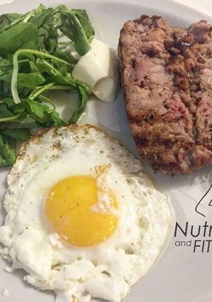 Una foto de Chorizo con huevo y rúcula #keto