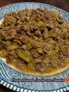 Una foto de Carne con nopales en salsa verde🌹