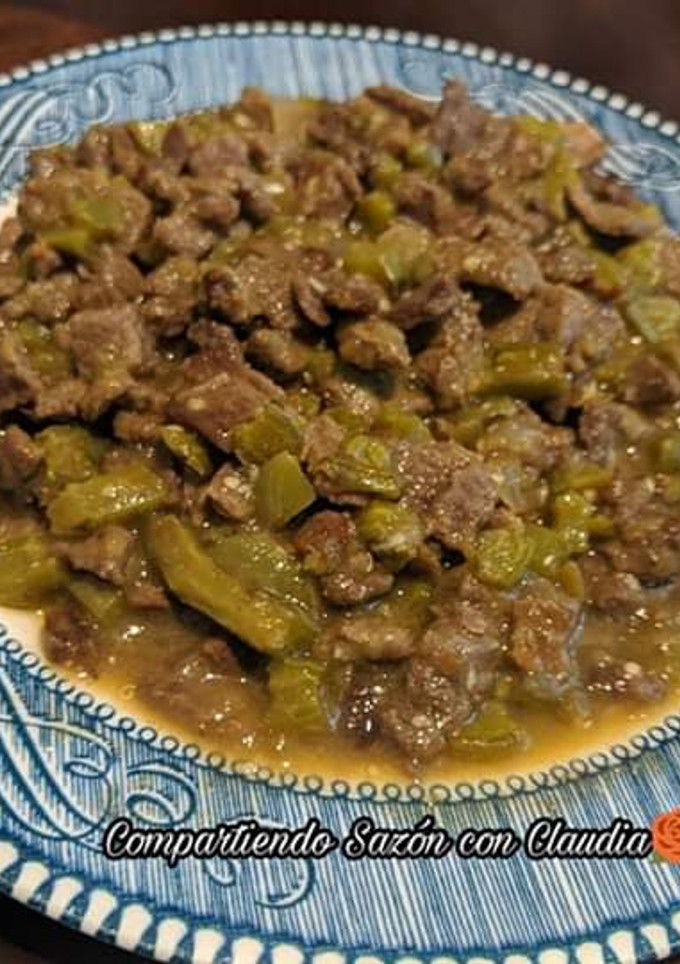 Una foto de Carne con nopales en salsa verde🌹