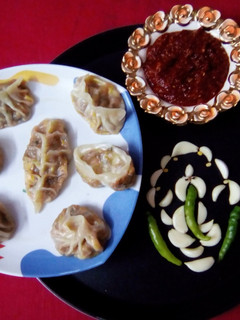 मोमोज (momos recipe in marathi) रेसिपी चे मुख्य फोटो