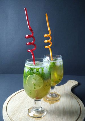 A picture of Lemon and mint sikanji.