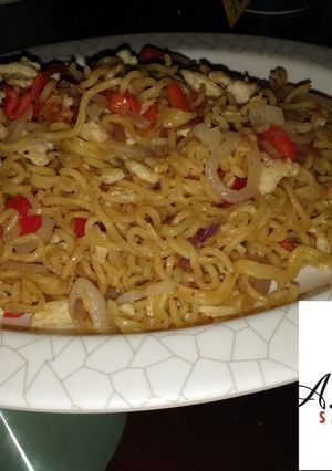 A picture of Stir fry noodles.