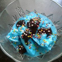 A picture of Blueberry yogurt icecream.
