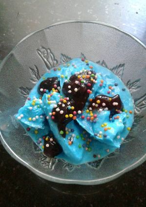 A picture of Blueberry yogurt icecream.
