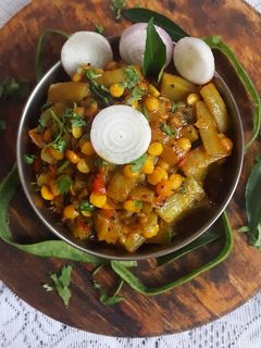दोडक्याची भाजी (dokyachi bhaji recipe in marathi) रेसिपी चे मुख्य फोटो 