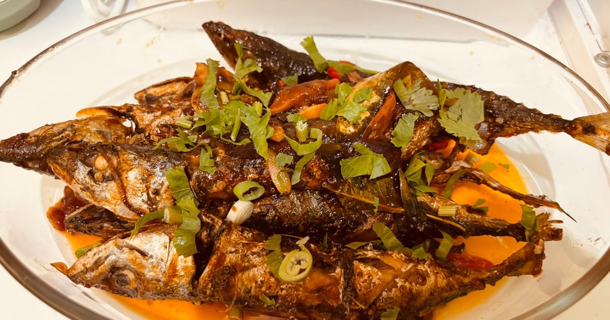 Ikan salem masak saus tomat