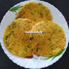 A picture of Mixed Veg Uttapam.