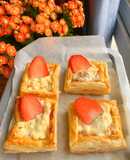 Bánh Ngàn Lớp Phô Mai Dâu (Strawberry Cream Cheese Danish)