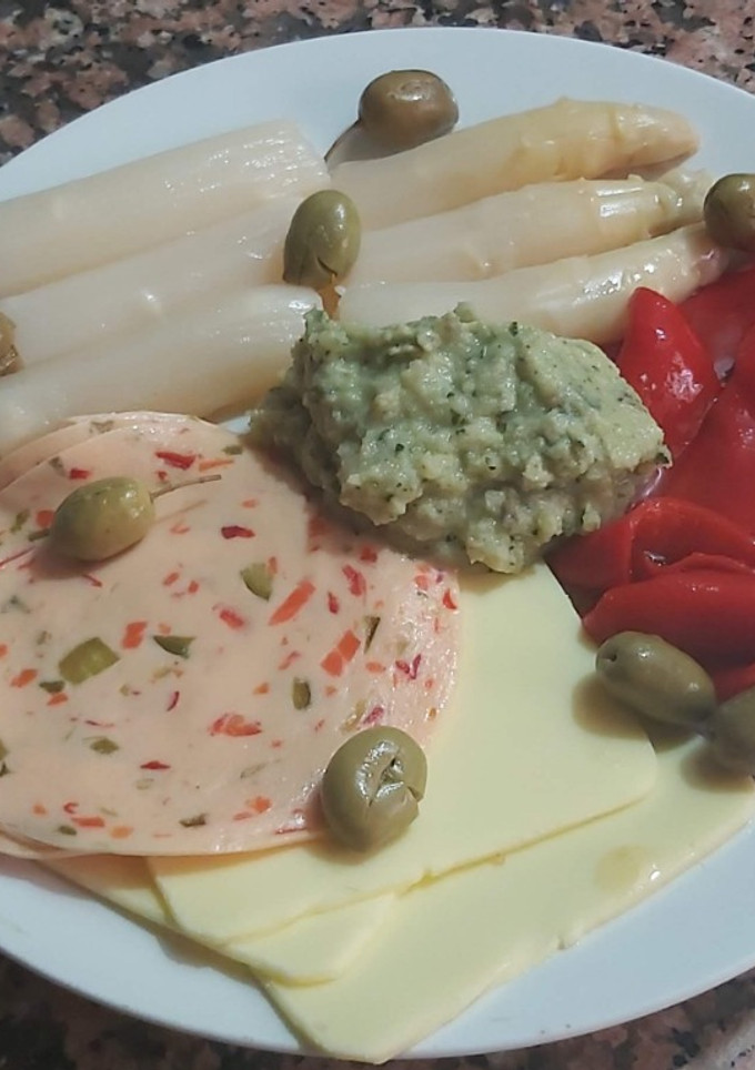 Una foto de Lonchas con verduras y originales con guarnición