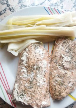 Una foto de Salmón al papillote con puerro al vapor