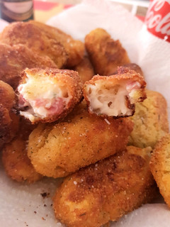 Una foto de Croquetas de jamón y queso