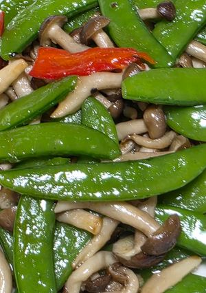 甜豆炒鴻禧菇 的食譜成品照片