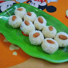 A picture of Coconut ladduu.