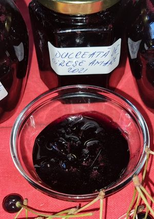 O poză a rețetei Dulceață de cireșe amare.