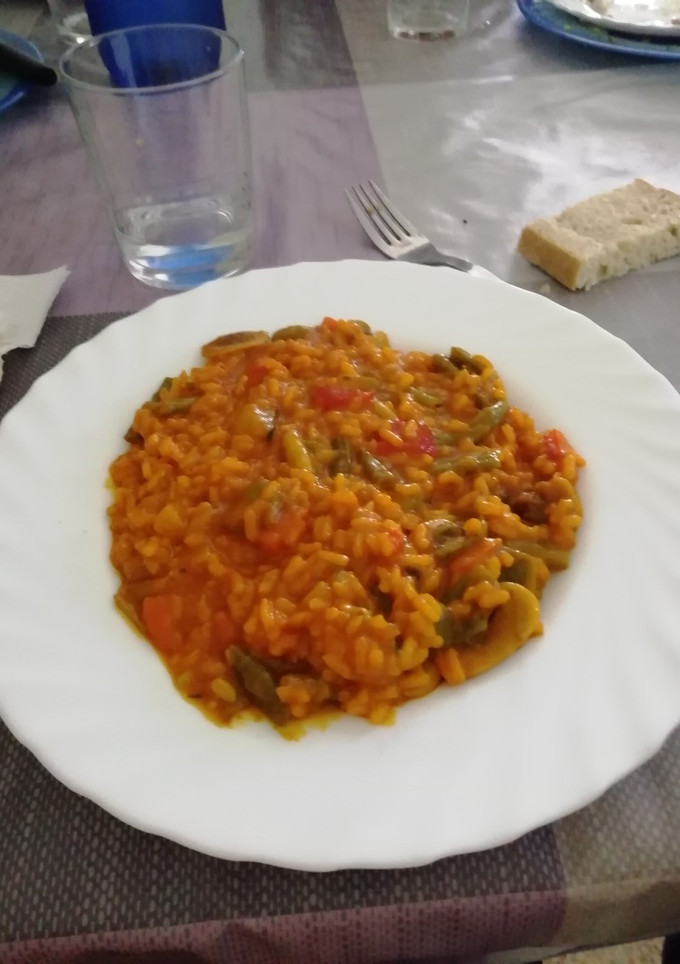 Una foto de Paella de verduras