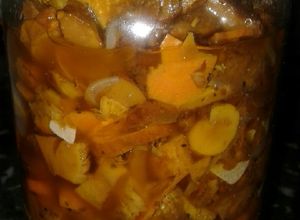 Una foto de Hongos en escabeche