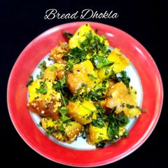 A picture of Bread Dhokla.
