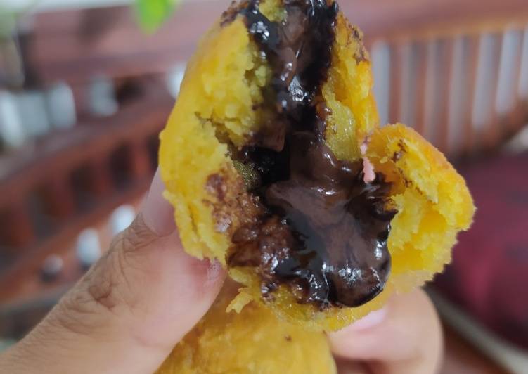 Bola ubi coklat meleleh