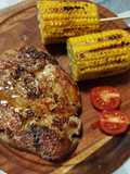 Braciola di suino aromatizzata, con pannocchia alla griglia 🥩🌽
