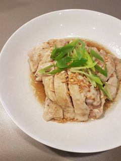 A picture of Hainanese Chicken.