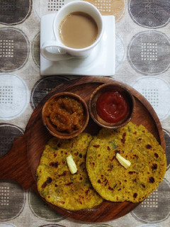 आलू मेथी का मसालेदार पंराठा (aloo methi ka masaledar paratha recipe in Hindi) रेसिपी मुख्य फोटो