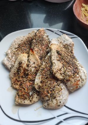 Una foto de Pechuga de pollo en papel de horno