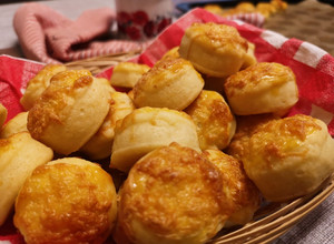 Hajtogatott túrós pogácsa recept fotója