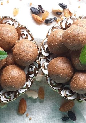 मेथीचे लाडू (methi ladoo recipe in marathi) रेसिपी चे मुख्य फोटो 