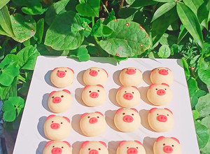 Hình của món Bánh quy bơ tạo hình heo hồng xinh xắn.
