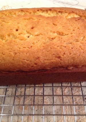 A picture of Lemon and White Chocolate Cake.