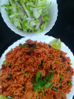 स्पाइसी शेज़वान फ्राइड राइस (Spicy schezwan fried rice recipe in Hindi) रेसिपी मुख्य फोटो