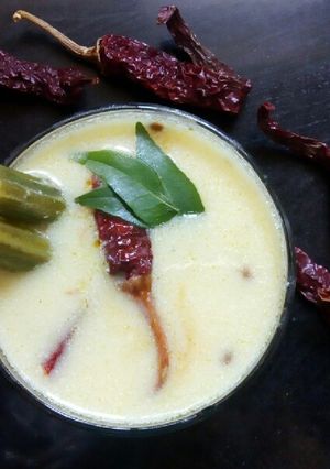 A picture of Gujarati kadhi with Drumsticks.