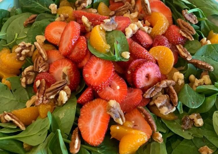 Simple Way to Make Award-winning Spinach Strawberry Salad