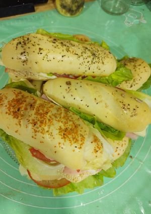 Una foto de Pancitos Colombianos o tipo Subway!