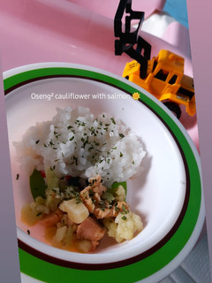 Foto resep Tumis kembang kol dan salmon MPASI 11+