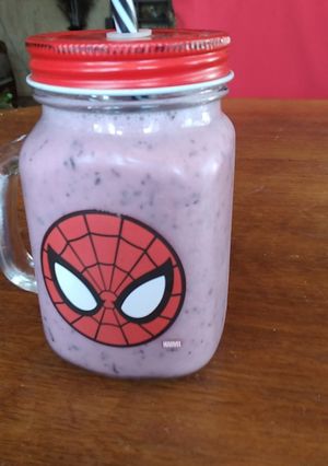 Una foto de Smoothie vegano con leche de coco y arándanos