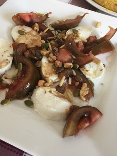 Una foto de Ensalada de tomate y queso mozzarella