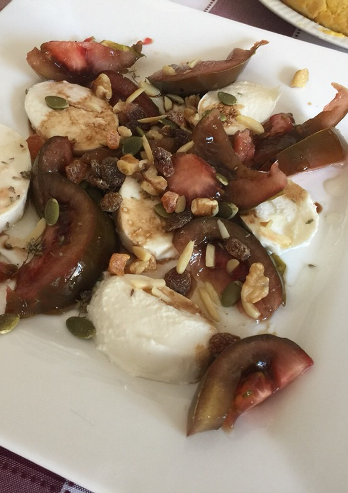 Una foto de Ensalada de tomate y queso mozzarella