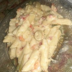 A picture of White sauce pasta.