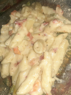 A picture of White sauce pasta.